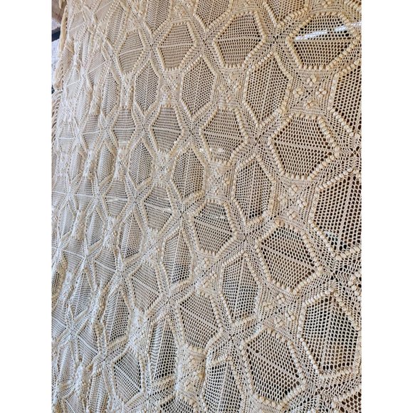 Antique/Vintage Cotton crochet Thread Bedspread with Fringe 108x82" - Picture 5 of 13
